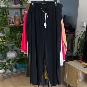 Ava & Viv Wide Leg 55% Linen Pants. Size 1X. 19” waist, 29” inseam.